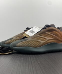 Yeezy 700 V3