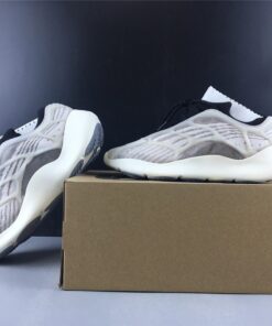 Adidas Yeezy Boost 700 V3 Beige (EF9897)