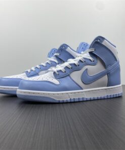 Nike Dunk High UNC