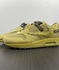 TRAVIS SCOTT X MAX 1