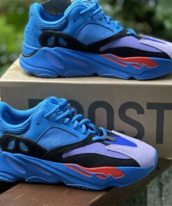 Adidas Yeezy Boost 700