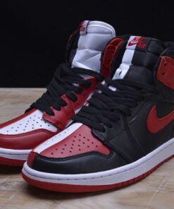 AIR JORDAN 1 RETRO  HOMAGE TO HOME  RED 861428-061