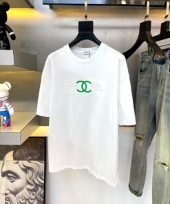 CHANEL T-shirt