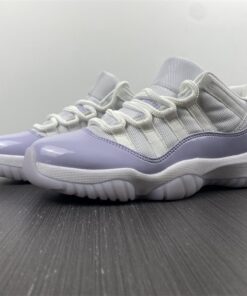 Air Jordan 11 Low WMNS PURE VIOLET?