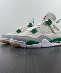 Air Jordan 4 ‘Pine Green’