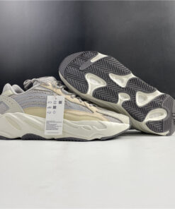 Adidas Yeezy Boost 700 V2 cream